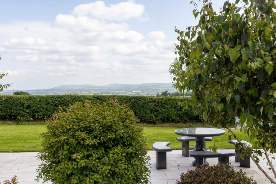 8 Whinknowe Road