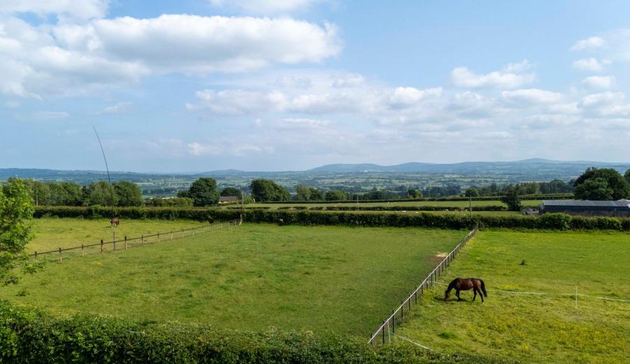 8 Whinknowe Road