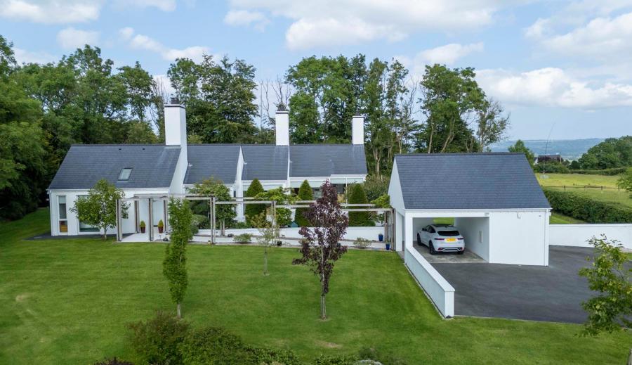 8 Whinknowe Road
