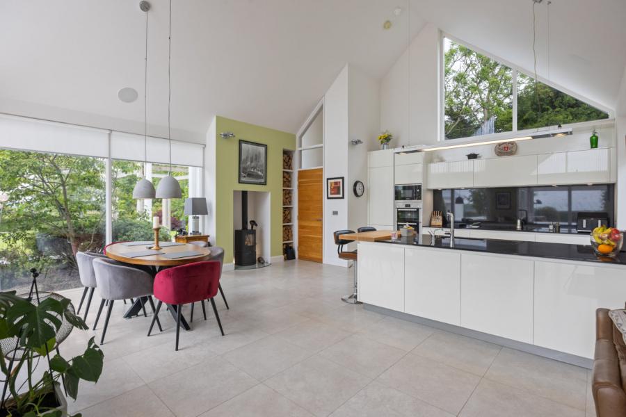 8 Whinknowe Road