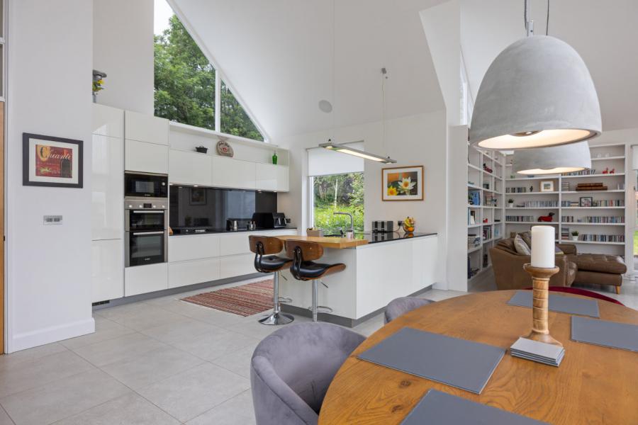 8 Whinknowe Road