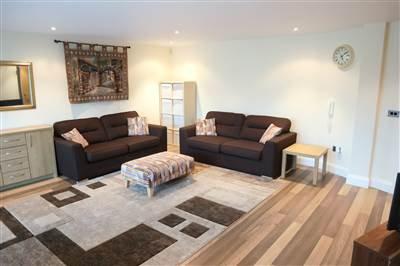30 Woodlands Manor