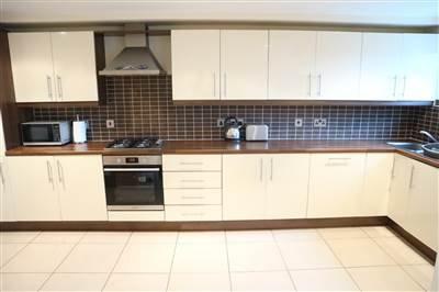 30 Woodlands Manor