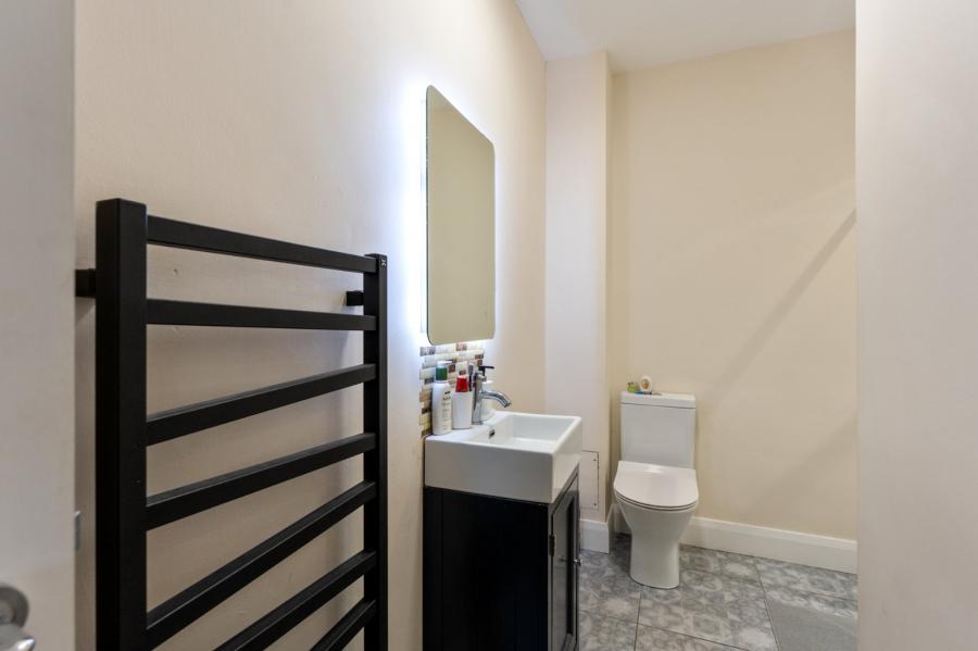 Apt 4, 6 Crescent Gardens