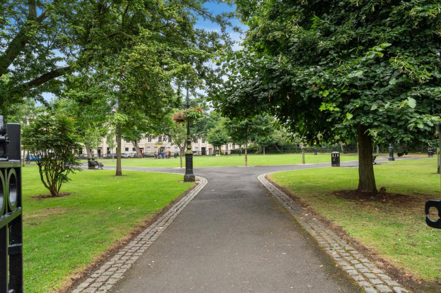 Apt 4, 6 Crescent Gardens
