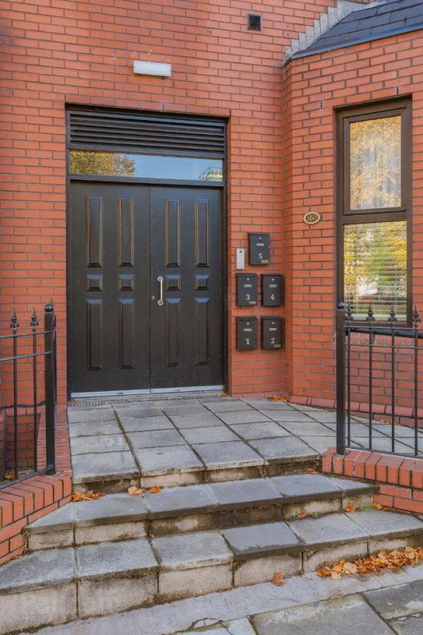 Apt 4, 6 Crescent Gardens