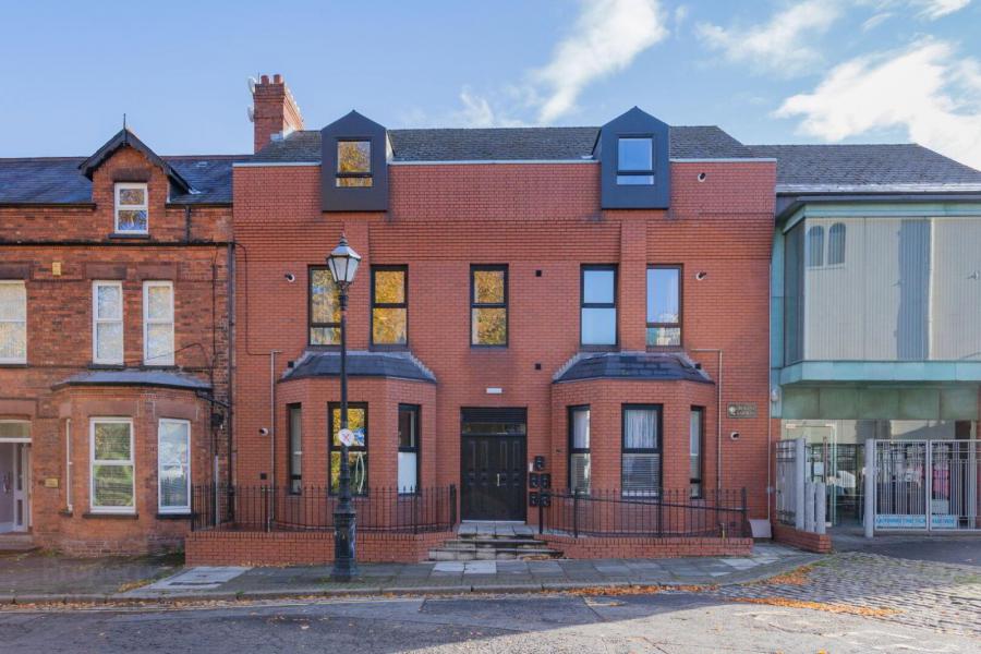 Apt 4, 6 Crescent Gardens