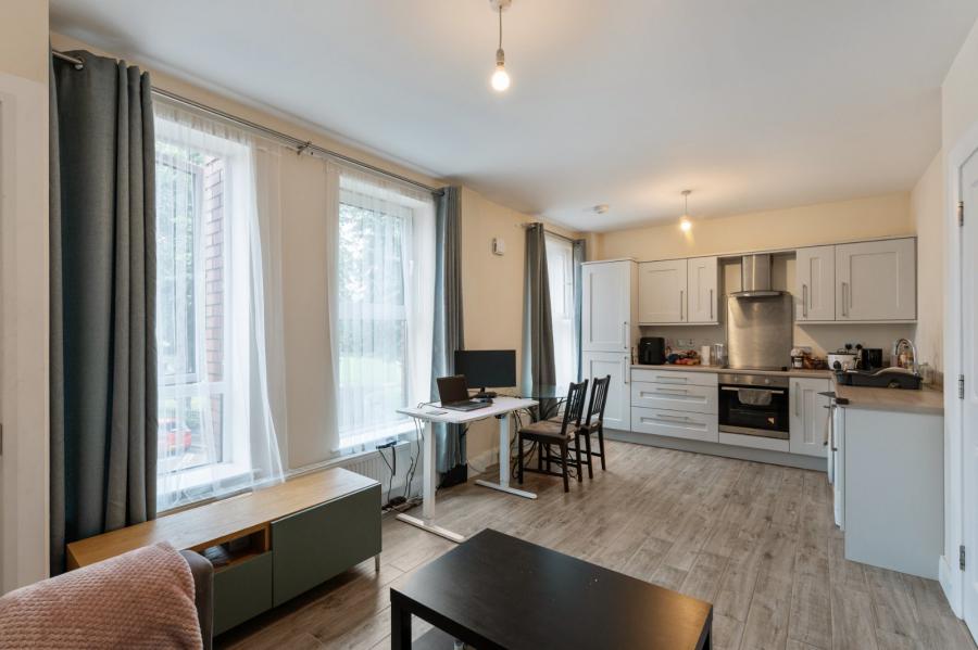Apt 4, 6 Crescent Gardens