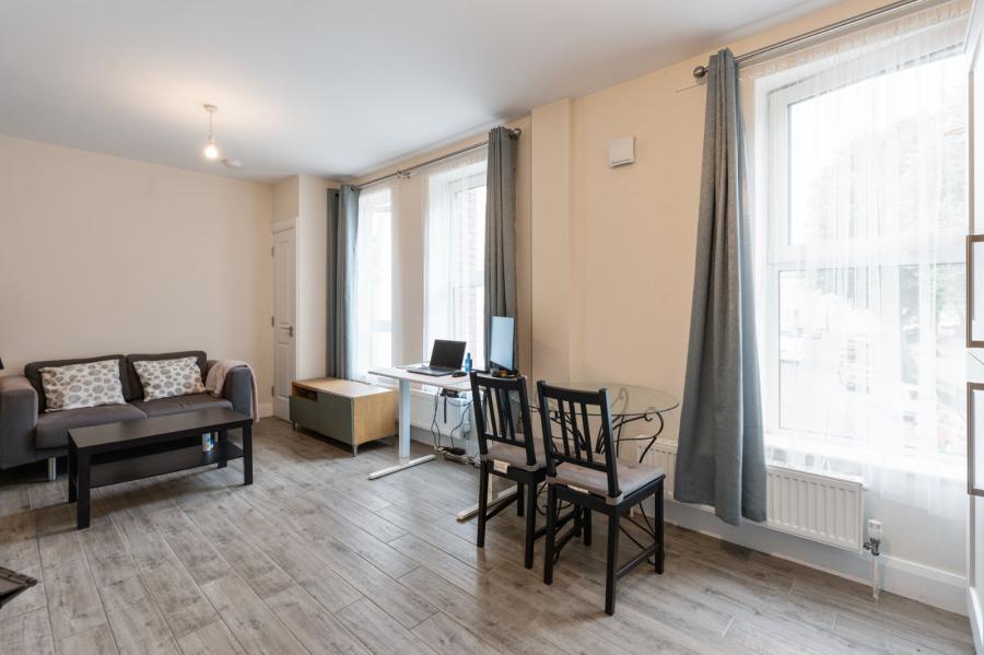 Apt 4, 6 Crescent Gardens