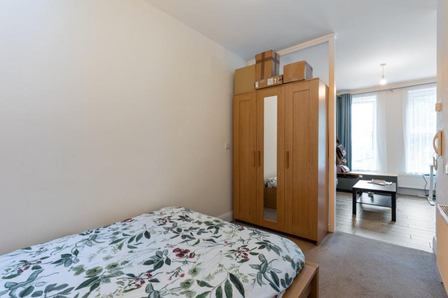 Apt 4, 6 Crescent Gardens