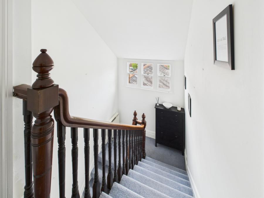 Apt 4, 28 Windsor Park