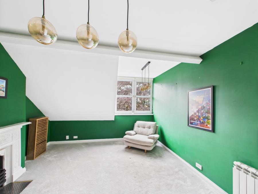 Apt 4, 28 Windsor Park