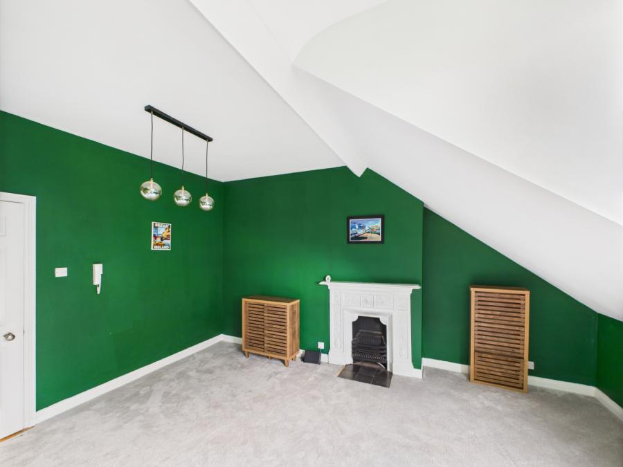 Apt 4, 28 Windsor Park