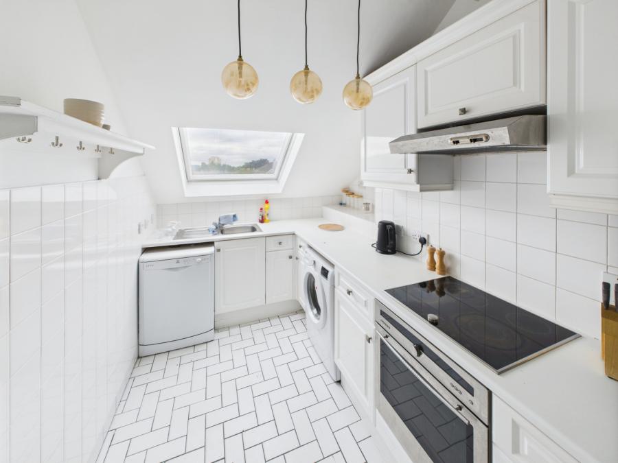 Apt 4, 28 Windsor Park