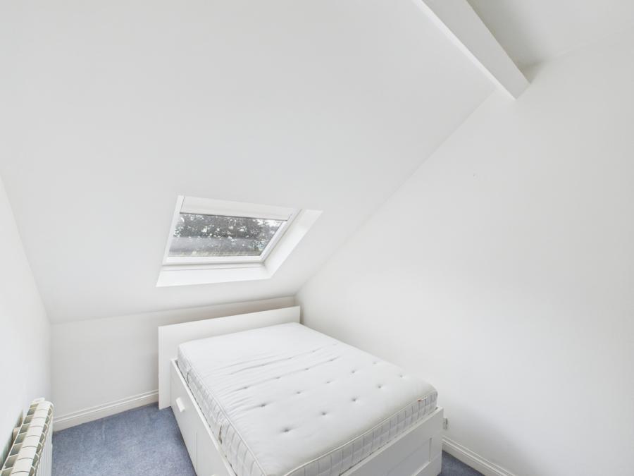Apt 4, 28 Windsor Park