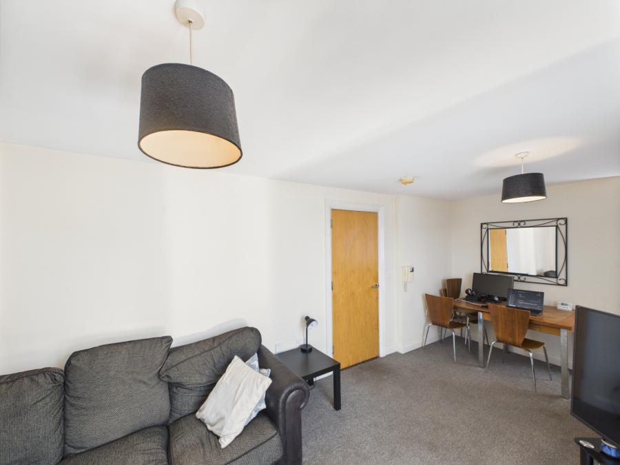 Apartment 6, 2 Ross Mill Avenue