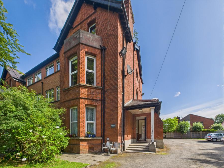 52 Myrtlefield Park