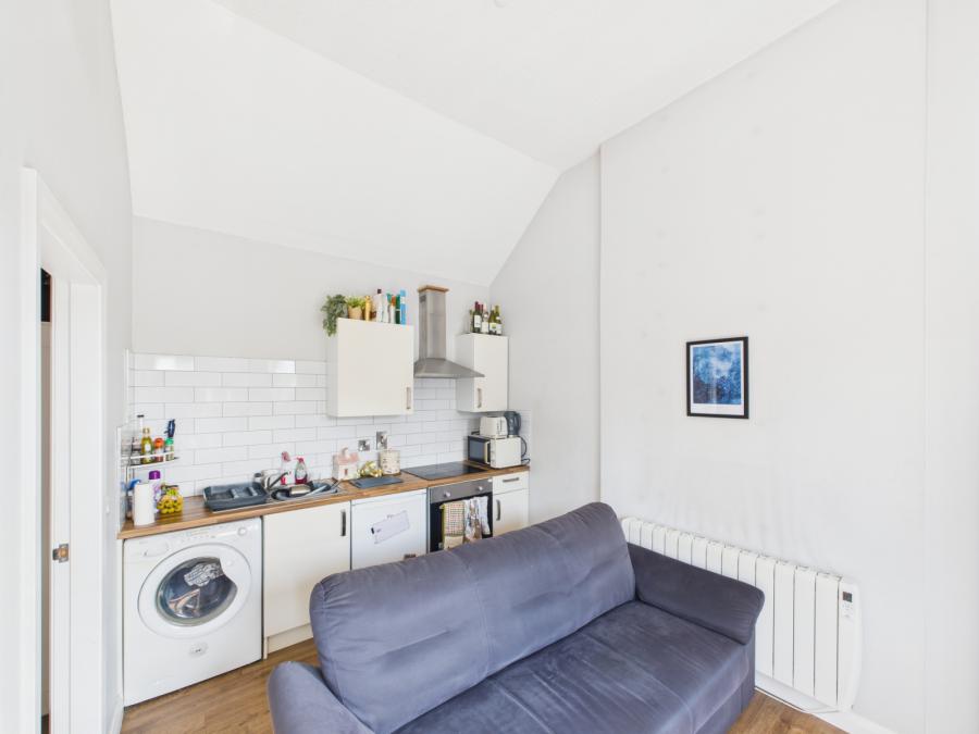 Apartment 3, 52 Myrtlefield Park