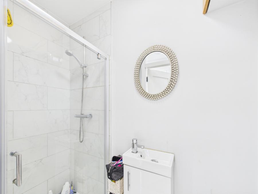 Apartment 3, 52 Myrtlefield Park