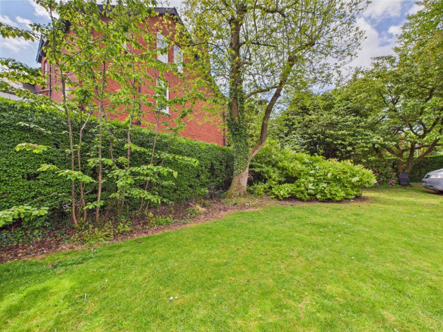 Apartment 3, 52 Myrtlefield Park