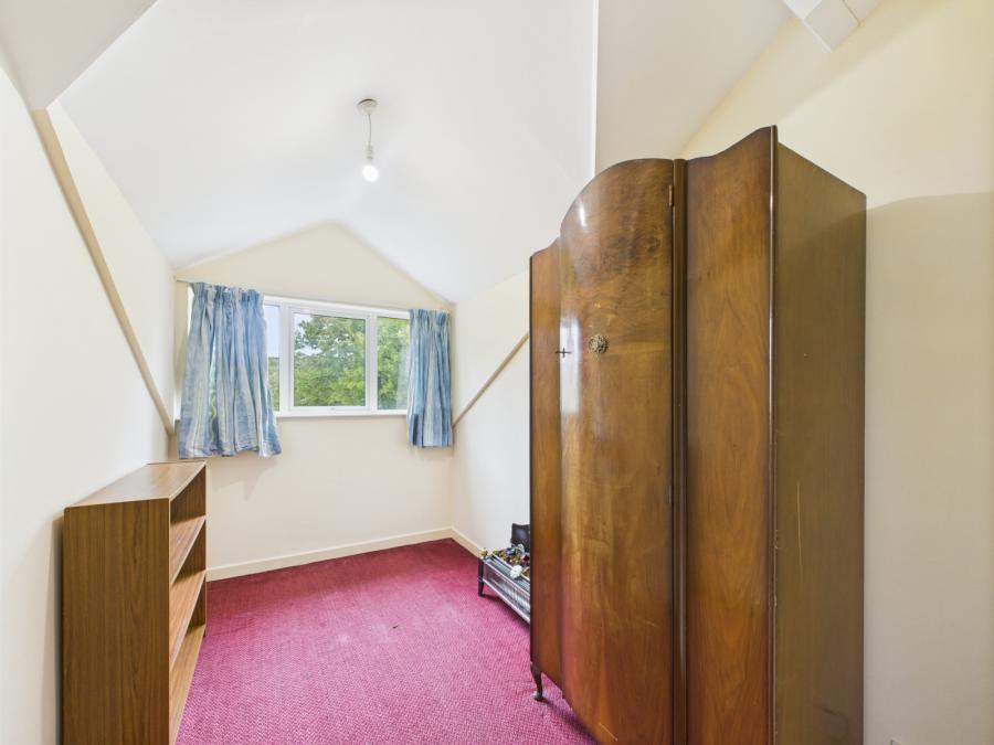 Flat 6, 90 Eglantine Avenue