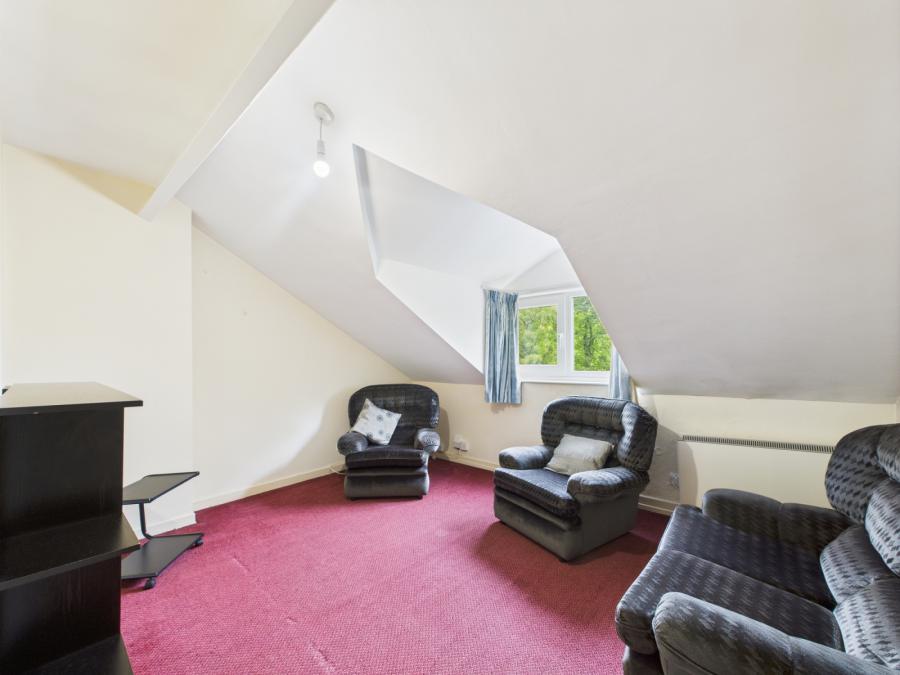 Flat 6, 90 Eglantine Avenue