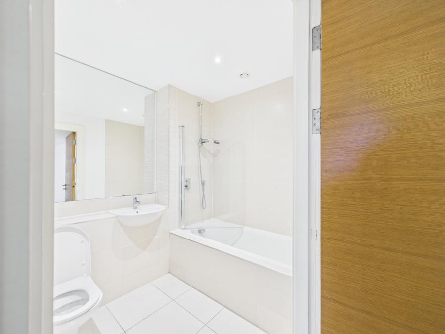 Apartment 202, 2 William Street South
