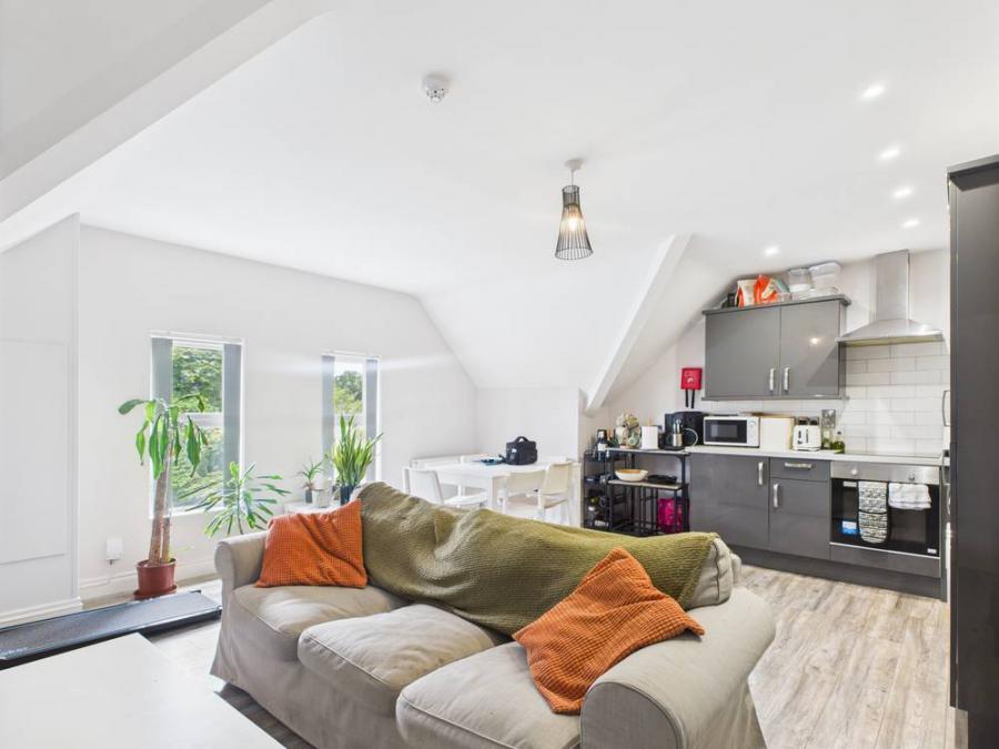 Apartment 6, 12 Deramore Park