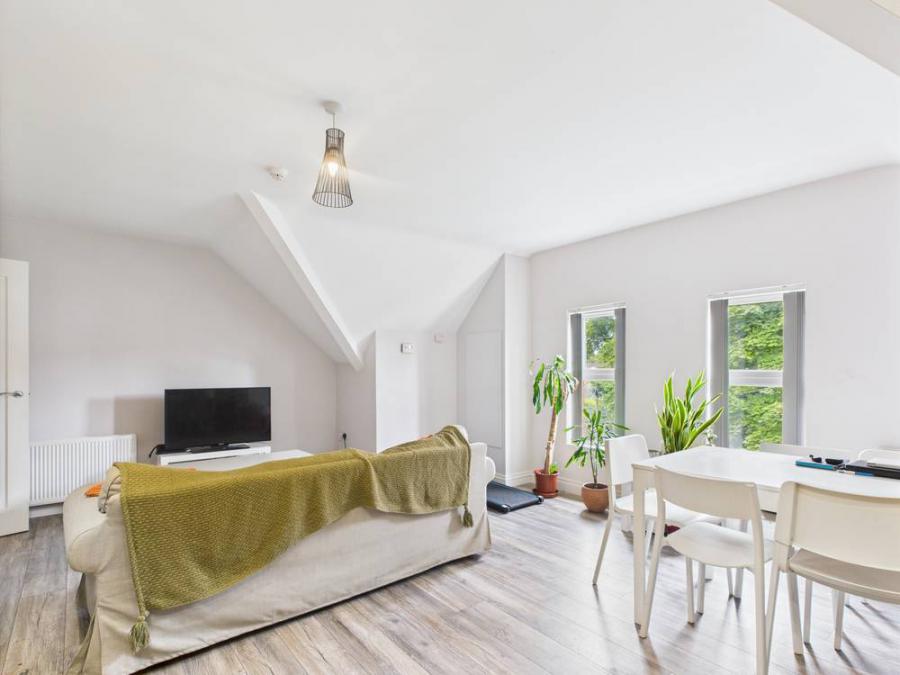 Apartment 6, 12 Deramore Park