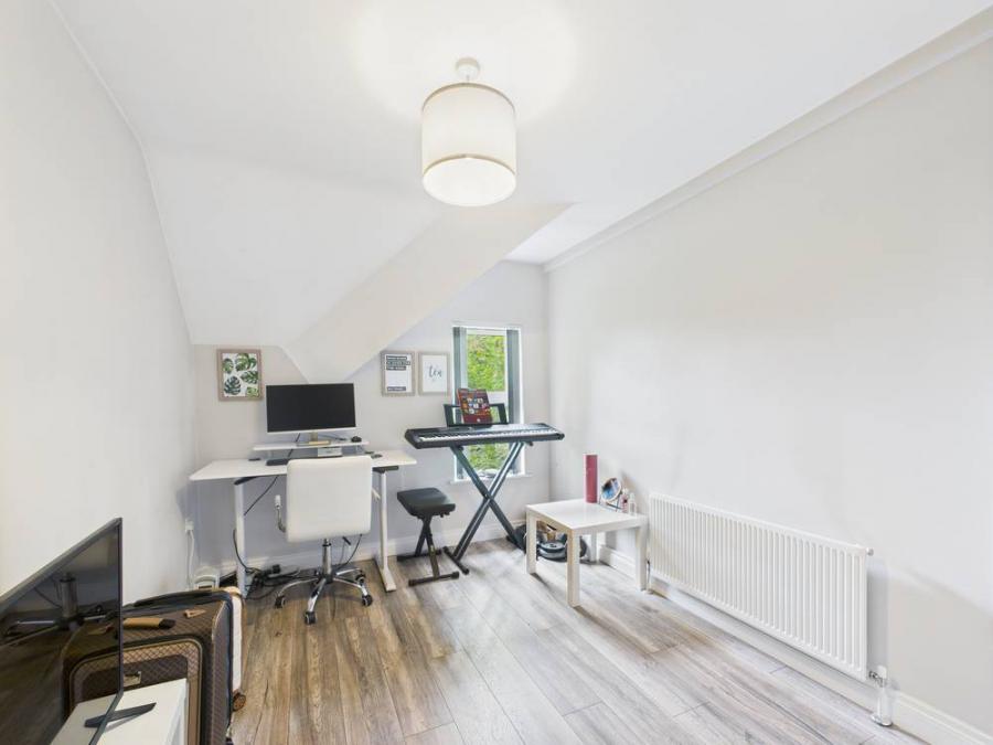 Apartment 6, 12 Deramore Park