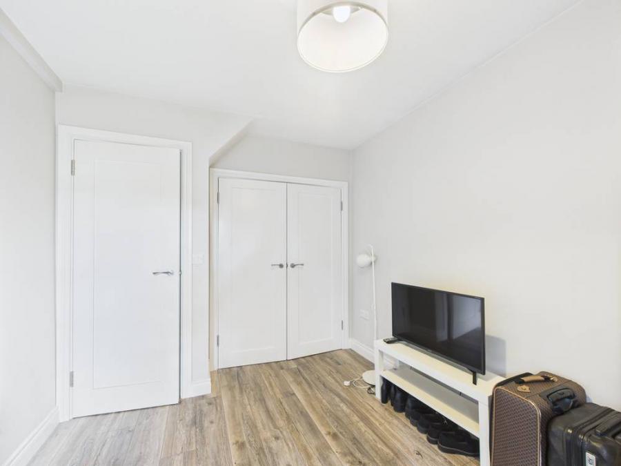 Apartment 6, 12 Deramore Park