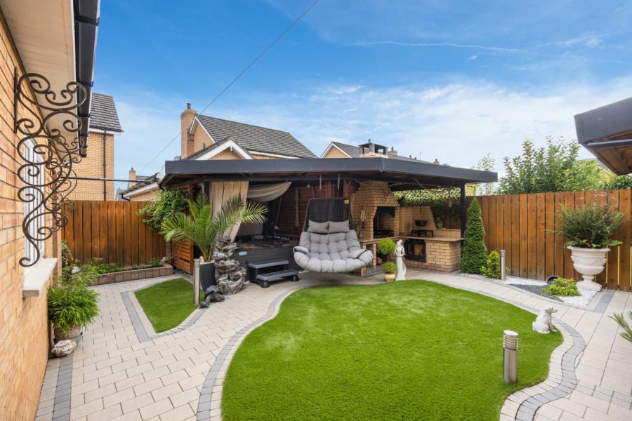 9 Mornington Court