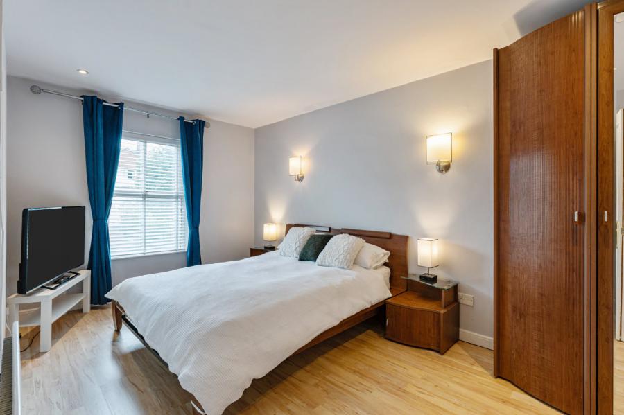 3 Wellington Park Mews, 52 Wellington Park