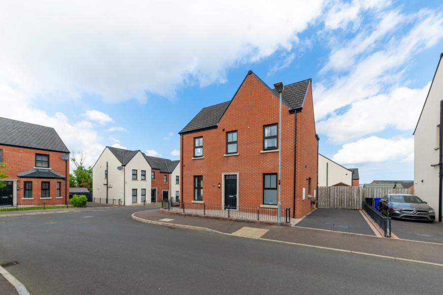 33 Castlegowan Place
