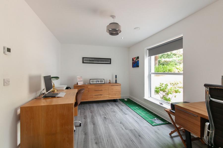 1 Sloans Avenue