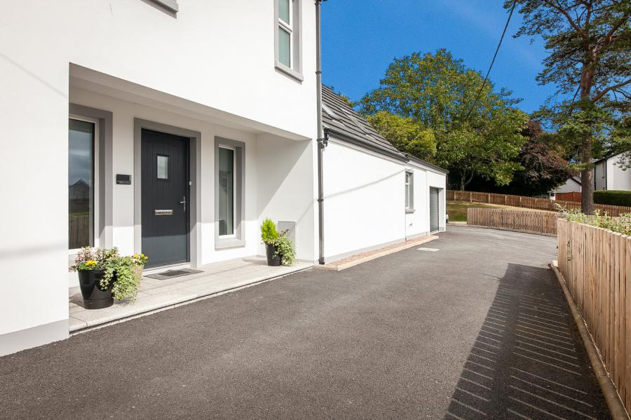 1 Sloans Avenue