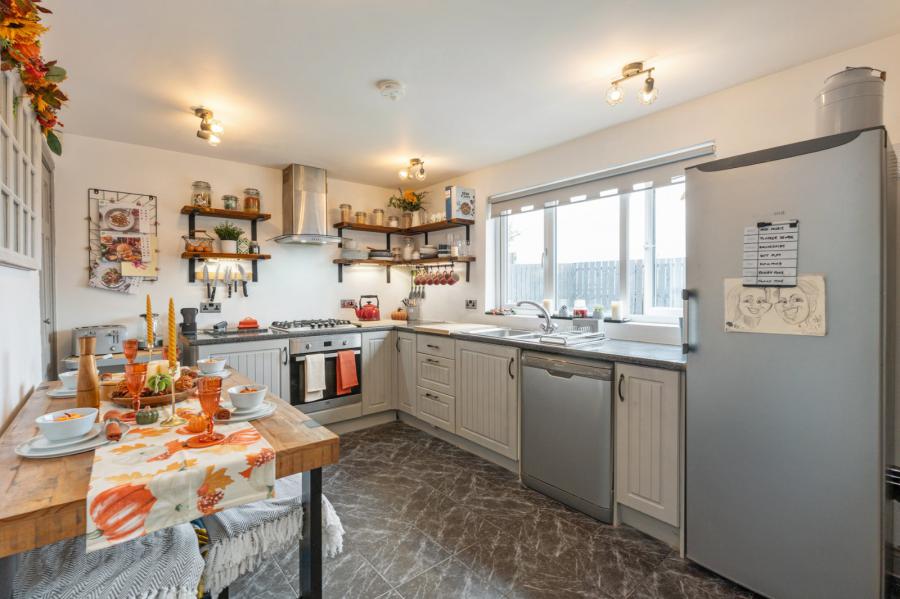 11 Longfield Gardens
