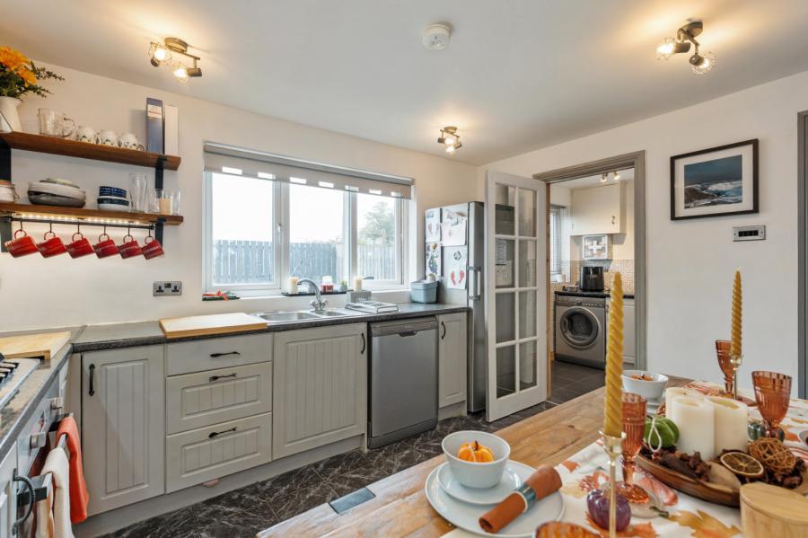 11 Longfield Gardens