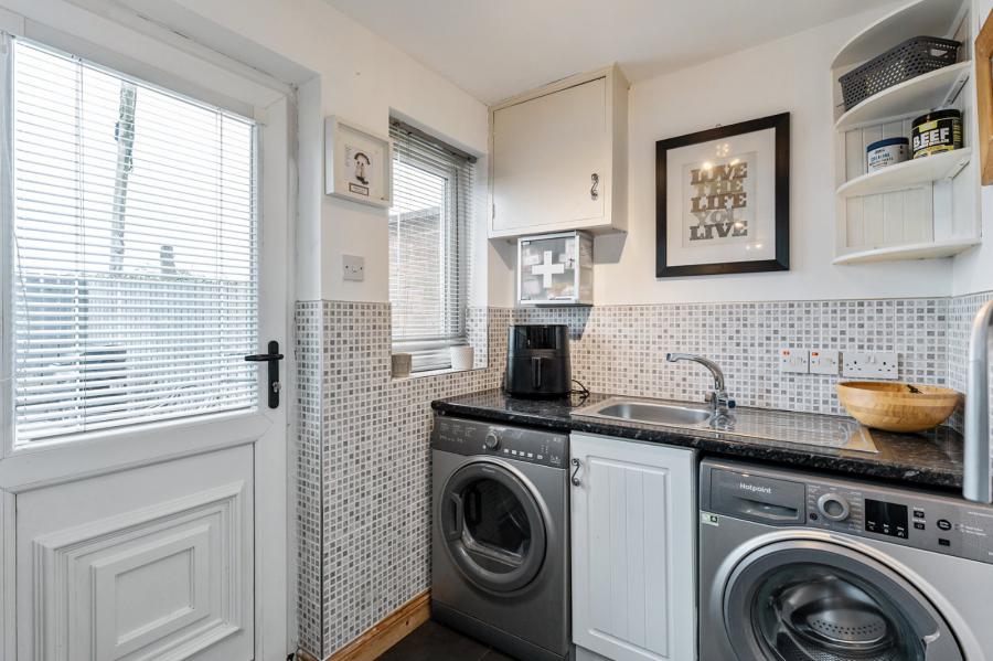 11 Longfield Gardens