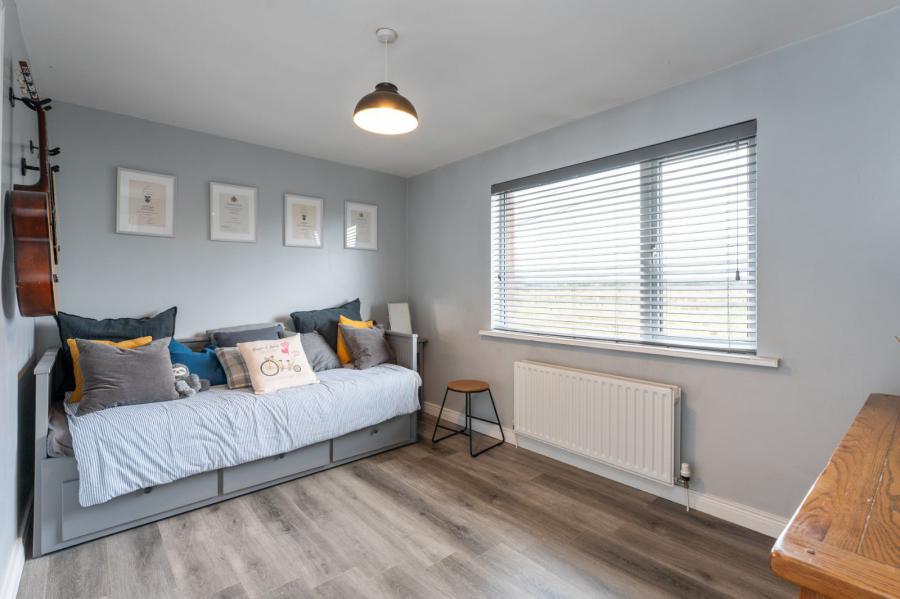11 Longfield Gardens