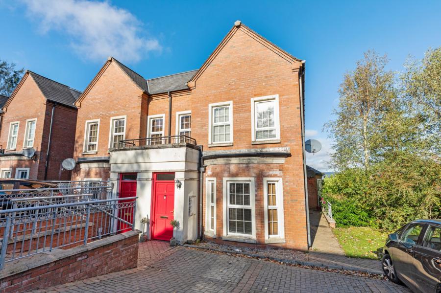 8 Willowbank Manor