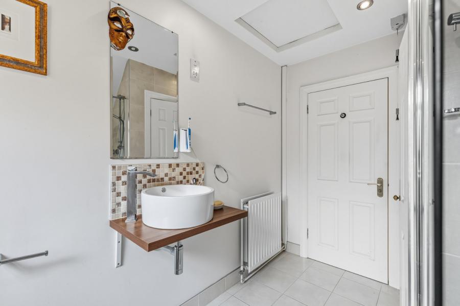 Flat 6 Brent Lodge, 58 Marlborough Park South Flat 6 Brent Lodge, 58 Marlborough Park South
