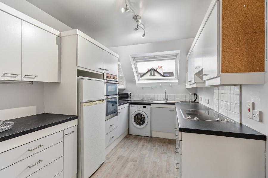 Flat 6 Brent Lodge, 58 Marlborough Park South Flat 6 Brent Lodge, 58 Marlborough Park South