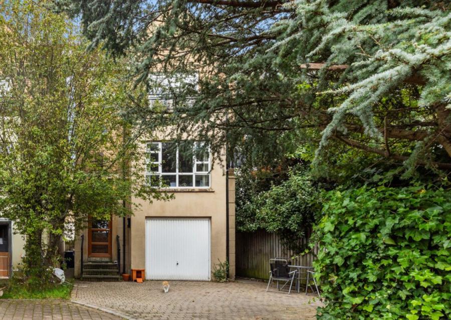 2 Oakleigh Park