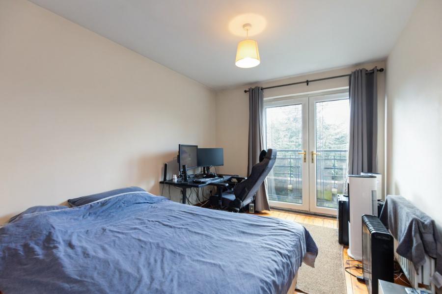 2 Oakleigh Park