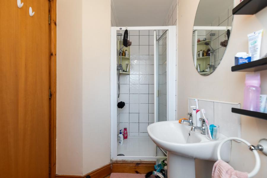 2 Oakleigh Park