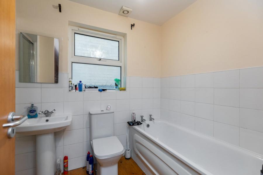 2 Oakleigh Park