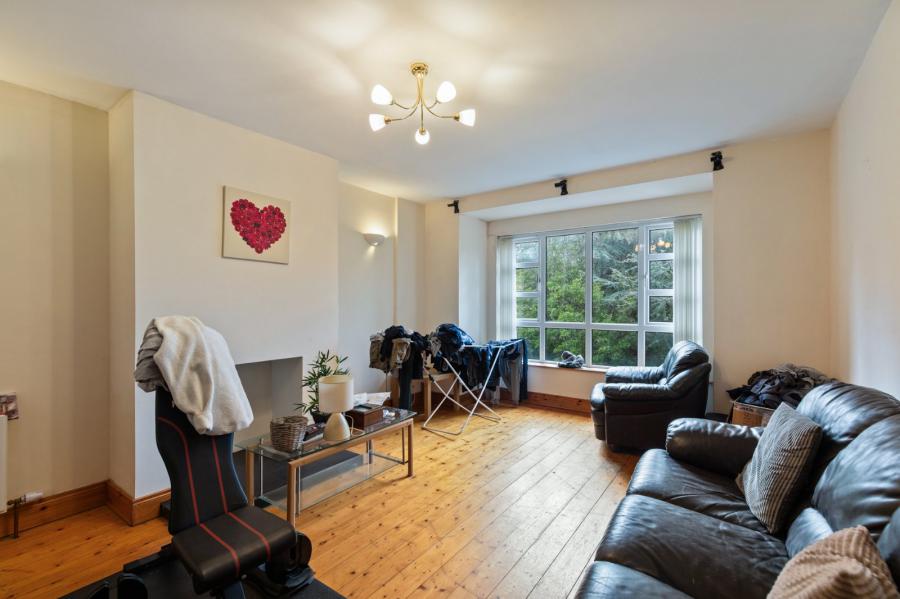 2 Oakleigh Park