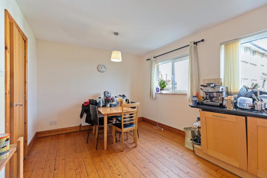 2 Oakleigh Park