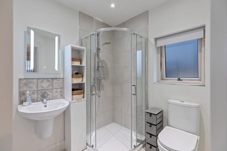 15 Woodbrook Grove
